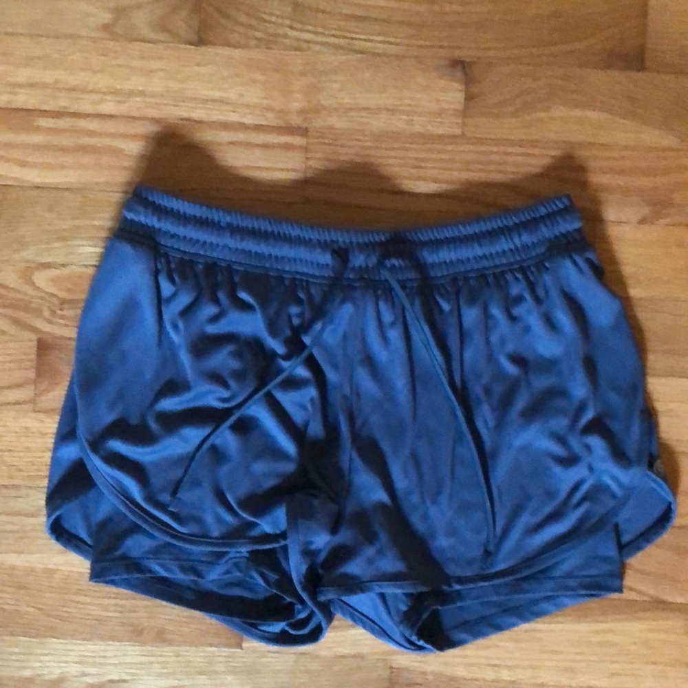 grey running shorts